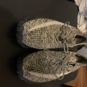 Stylish Knit Sneakers in Gray and Cream